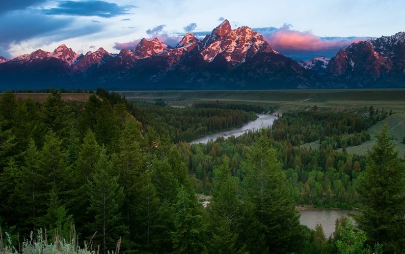 Grand Teton Snake River Overlook at Sunrise, clouds are pink